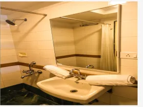 Hotel Lotus - Bathroom
