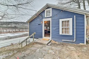Chic Prattsville Studio w/ Private Hot Tub! - Interiør