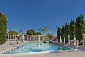Days Inn by Wyndham Lathrop - Piscine
