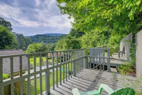Fire Pit & Mountain Views: Quiet Sparta Getaway - Innenbereich