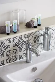 Royal Oak - Bathroom