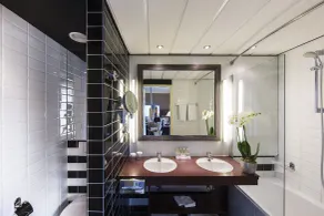 Crowne Plaza Maastricht by IHG - Bathroom