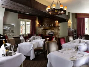 Macdonald Bear Hotel - Restaurante