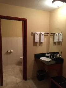 Pacer Inn & Suites Motel - Baño