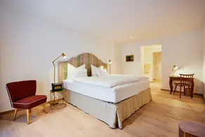 Boutiquehotel Zum Goldenen Hirschen - Room