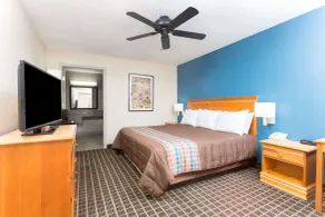 Days Inn by Wyndham Forest - Chambre