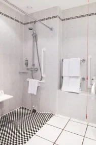 Holiday Inn Express Liverpool-Albert Dock by IHG - Bathroom