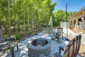 Off-grid Glamping! Unique, Wooded Tennessee Cabin - Interiör