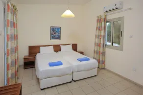 Nissiana Hotel & Bungalows - Chambre