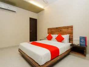 OYO 11747 Hotel Sai Comforts - Quarto