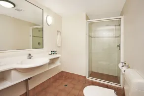 Sovereign on the Gold Coast - Bathroom