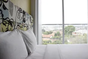 Trendy 1BR near ITB @ Dago Suites Apartment By Travelio - Værelse