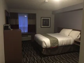 Microtel Inn & Suites by Wyndham Kirkland Lake - Habitación