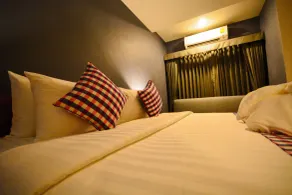 Comet Hotel Surat Thani - Chambre