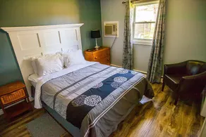 The Pines Motel and Cottages - Room