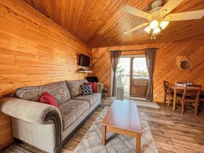 Ahmic Lake Resort's Blue Jay Cottage - Soggiorno