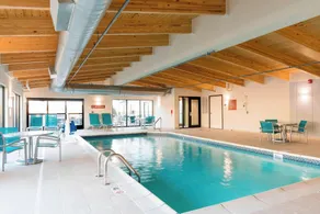 TownePlace Suites by Marriott Ontario-Mansfield - Piscine