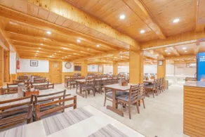 SNOW PEAK RETREAT & COTTAGES - MANALI (Centrally Heated) - Restaurant