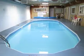 Canadiana Motel - Pool