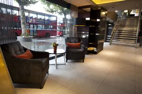 Hilton London Olympia - Sitteområde i lobbyen
