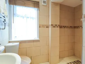 Brook Lodge - Bathroom