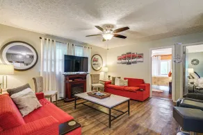 Riverfront Retreat 7 Miles From Ft Leonard Wood - Interior