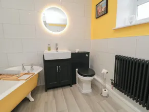 The Cottage - Bathroom