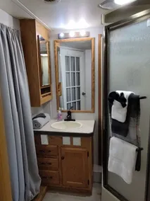 Vigilante Inn Covered Wagon - Badezimmer