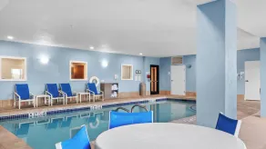 Holiday Inn Express Hotel & Suites Manchester - Airport by IHG - Pool