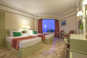 Cholchan Pattaya Beach Resort - SHA Extra Plus - Vue de la chambre