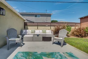 4 Mi to Sofi Stadium, Fenced Yard: Modern Retreat! - Interior