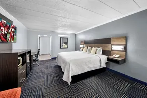 Admiralty Inn & Suites - a Red Collection Hotel - Zimmer