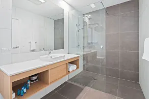 Hive Hotel  - Baño