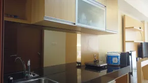 Strategic Studio Apartment at Beverly Dago with Mountain View By Travelio - Cocina privada