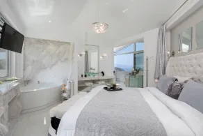 Villa adaptée aux familles avec jardin, terrasse et piscine privée | Vue montagne | Avec animaux acceptés - Chambre