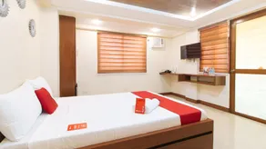 RedDoorz Plus near Uptown BGC Mall - Habitación