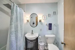 Lakefront Wisconsin Cottage w/ Dock & Hot Tub! - Interiör