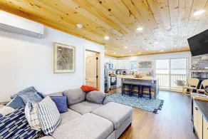 Waterfront Escape on Long Lake! Ski, Paddle + Play - Intérieur