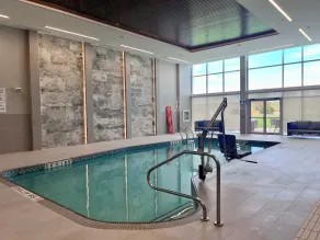 Home2 Suites by Hilton Kingston - Piscina