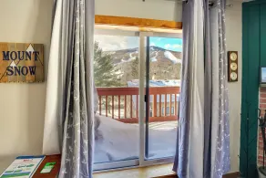 Mt Snow Condo with Pool Mountain Views Half Mile to Mtn - Innvendig