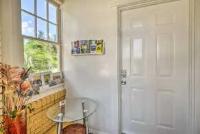 Historic Crescent City Studio - Lakefront w/ Dock! - Interiør