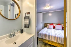 Cozy Sherrodsville Home: Walk to Lake Atwood! - Room