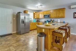 Searcy Vacation Rental w/ Deck & Water Views! - Interiør