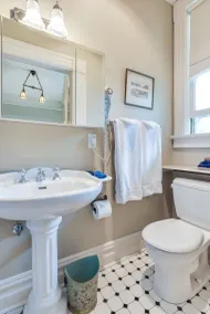 O Canada House Bed & Breakfast - Bathroom