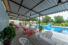 Milestone Resort - Pool