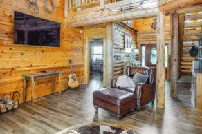 Rustic Retreat in Hickman on 160 Acres w/ Views! - Innvendig