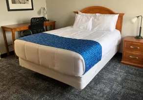 Travelodge by Wyndham Lincoln Northeast - Zimmer