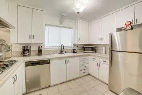 "Celeste" Stunning 5 bd, 2 ba home in Riverside on Celeste Dr - Innvendig