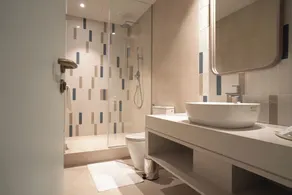 SeSaya Poshtel & Bistro - Colombo's Newest and Finest Poshtel Dorms and Rooms - Badezimmer