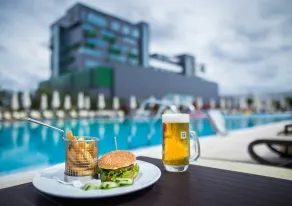 Emerald Hotel - Pool